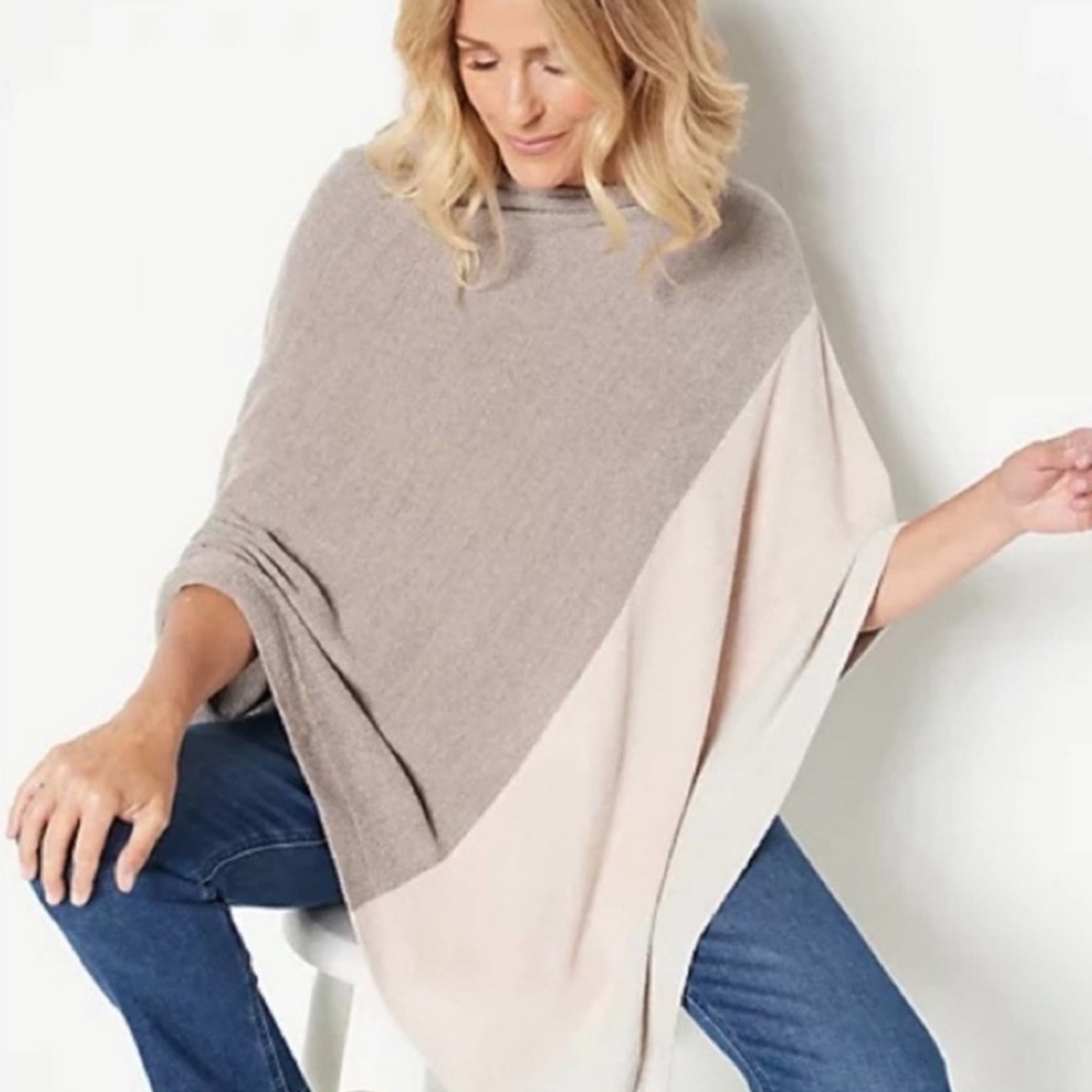 Barefoot Dreams Shaw Poncho Wrap Elegant Color Block Women's Sweater One Size